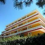 Relax In Our Serene Apartment-beahost Lägenhet *